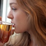 Atenție la Ceaiurile Comerciale: Efectele Ascunse ale Zaharului și Conservanților