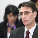 Criza Guvernamentală din România: Analiza Provocărilor și Perspectivele Politice ale Candidaturii lui Eugen Tomac