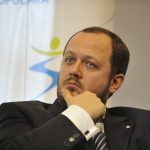 Între idolatrie și realitate politică: Critica lui Adrian Papahagi la adresa lui Ilie Bolojan